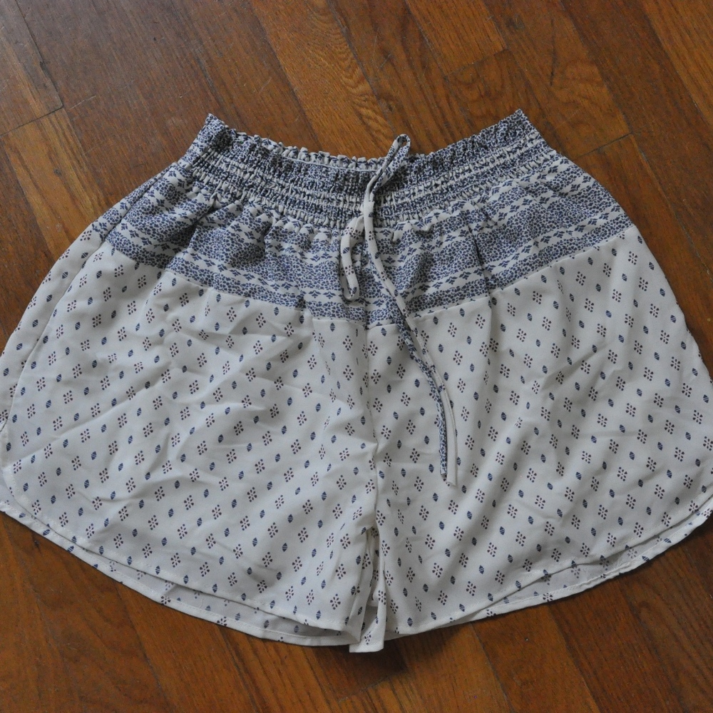 Lila Clothing- Flowy Patterned Shorts